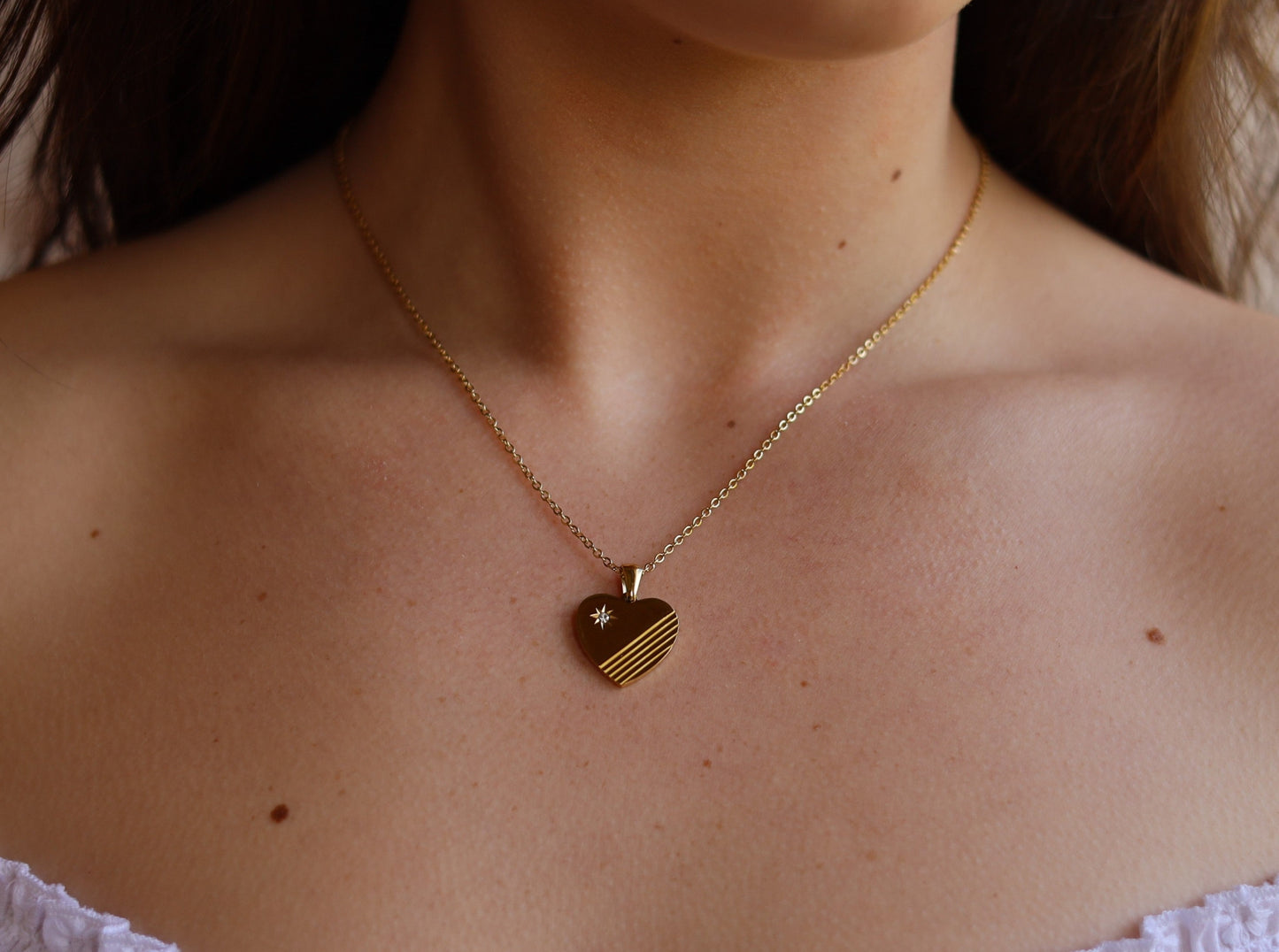 Gold Heart Love Pendant Necklace, Adjustable Chain, Pendant with Cubic Zirconia